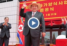 Откриването беше предавано по държавната телевизияСевернокорейският лидер Ким Чен ун откри