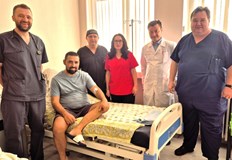 38 годишният пациент с политравма е стабилизиран след сложна операция и