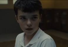 Британската звезда от Adolescence направи сензация на 77 ата церемония в