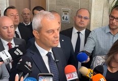 Лидерът на Възраждане призова за непрекъснати протести до свалянето на