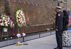 Вицепрезидентът Ванс присъства на възпоменателната церемония в Манхатън докато президентът