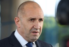 Президентът Много ще се срамуват от слугинската си роля към