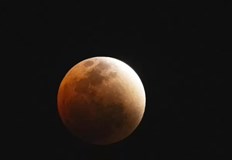 Луната се оцвети в червеноНа 7 септември вечерта небето над