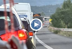 Километрични задръствания се образуваха в Кресненското дефилеВ първия почивен ден