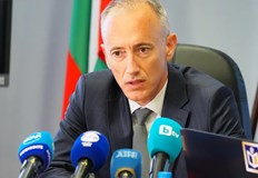 Министърът успокои Изпитът ще стане по лесен а не по труденНационалното външно