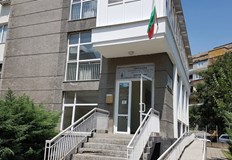 Местният бизнес търси още механици готвачи с руски език и