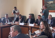 Представители на парламентарната група призоваха за бързи действия за решаване