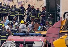 Спасителите продължават да извличат пострадали от останките на емблематичния фуникулер