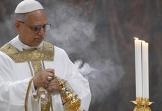 Първият американски папа критикува пропастта между заплатите на работниците и