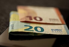 Иззети са телефони камери и париДве жени бяха задържани при