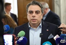 Василев обвини Пеевски че го е страх да ходи пеша