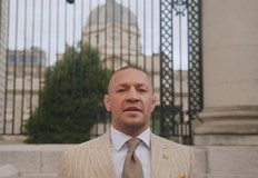 Бившият UFC шампион търси номинации от местни съветници до 24