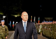 Президентът участва в тържествена заря проверка в Пловдив по повод 140 годишнината