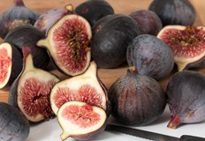 Пресният и сушен плод осигурява важни витамини и минерали за