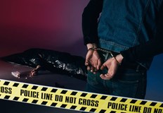 Нападателят е задържан на място и му е повдигнато обвинение