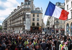 Властите мобилизират 80 000 полицаи за очакваните безредициВъв Франция се