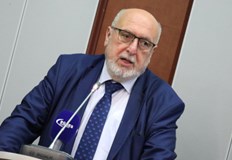 Проф Милко Палангурски припомня че българските партии първоначално не одобряват