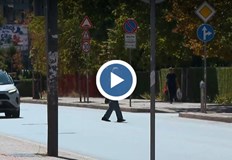 Полицията санкционира нарушители които пресичат на червено или използват телефониСамо