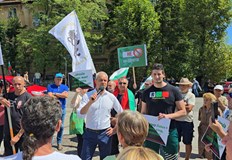 Репортер и оператор от NOVA телевизия са били атакувани от