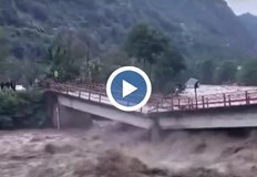 Пороите срутиха мост в района на Ардешен а земетресение от