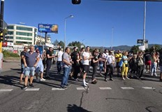 Жители на Дружба и Горубляне затвориха ключовото кръстовище до 20 00