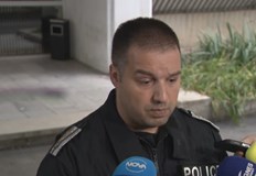 При претърсването на имотите им откриха марихуана и пистолети със