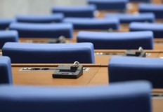 В залата се регистрираха едва 110 депутати от нужните 121Днешното