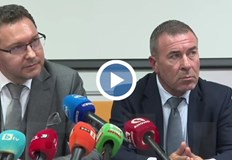 Даниел Митов пристигна в Русе след нападението на шефа на