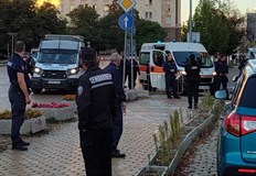 На служителя на реда му прилошало откаран е с линейка