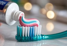 Цветните ленти в пастите за зъби не винаги гарантират посочените