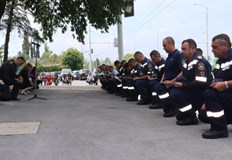 Отличиха 25 служители на пожарната с награди по случай професионалния