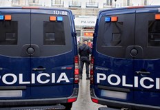 Полицията разследва случая като разчистване на сметки между младежки банди16 годишен