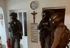 Петима души са задържани при спецакция иззети са дрога боеприпаси