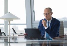 Германският канцлер смята че автомобилната индустрия трябва да следва по мек