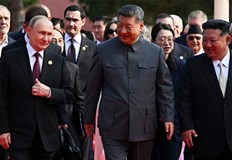 Разговорът между двамата лидери се случи по време на военен