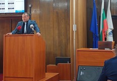 Истинският сблъсък е между интереса на гражданите и апетитите на