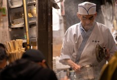 Рекордният наплив от чуждестранни туристи поставя традиционните ценности пред изпитаниеЯпония