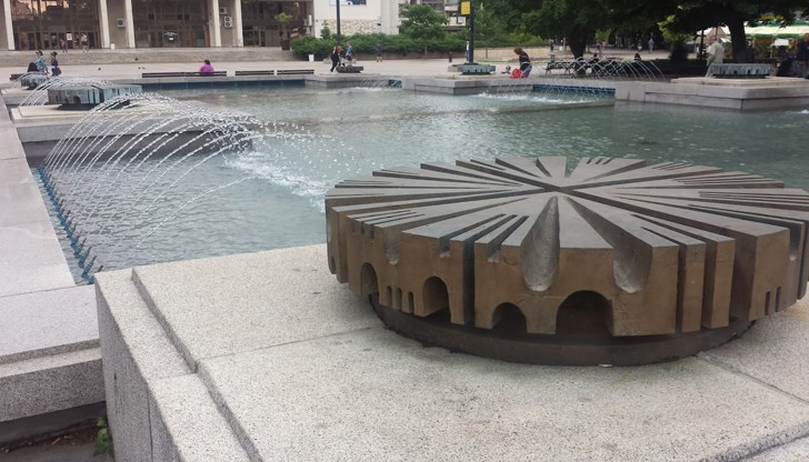 Модерна водна картина и LED осветление за фонтана на площад "Свобода"