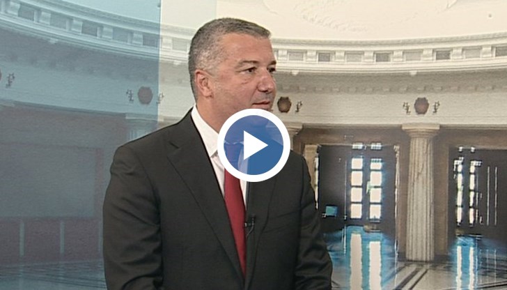 Шефът на левите депутати критикува десните за липса на управленска визия