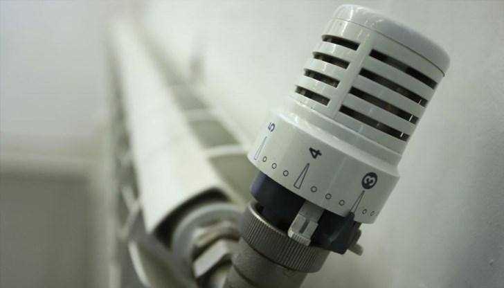 Мая Манолова подготвя колективен иск срещу топлофикациите заради незаконно начислени суми след отмяната на формулата