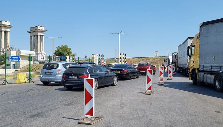 На Дунав мост при Русе пропускат в една лента заради ремонт На Дунав мост при Русе пропускат в една лента заради ремонт