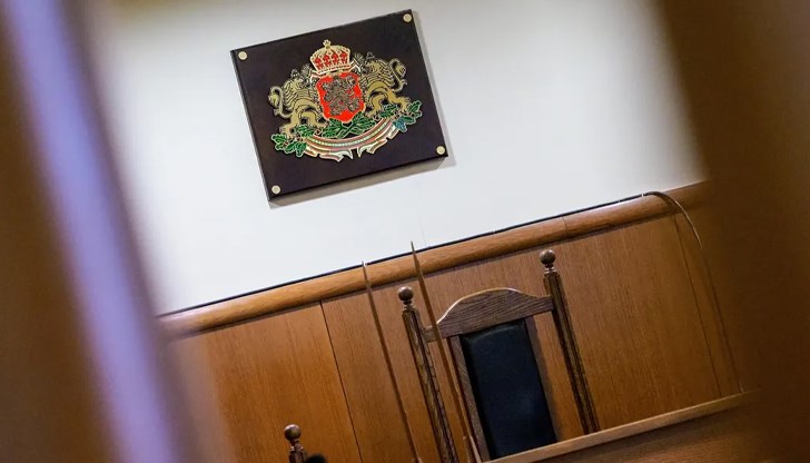 31-годишният учител по физкултура е обвинен за сексуално престъпление спрямо ученичка под 14 години