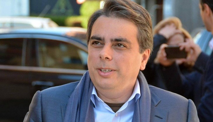 Политиката на правителството води до обедняването на всички български граждани, коментира лидерът на ПП