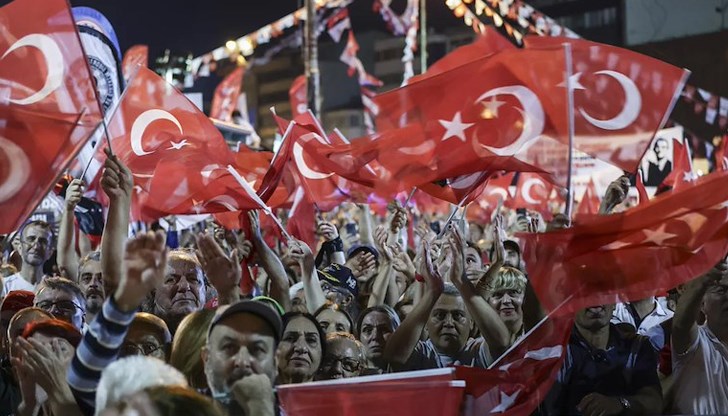 Опозицията демонстрира единство преди ключово съдебно заседание, което може да отстрани партийното ръководство