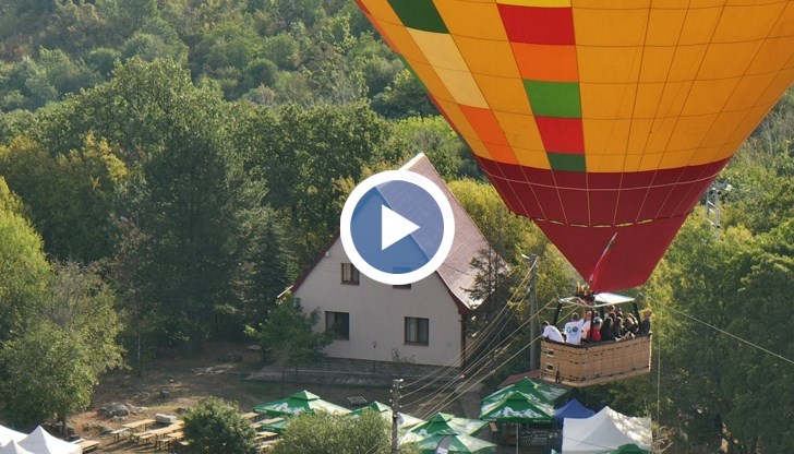 Над 300 души се издигнаха до 30 метра височина за три дни, метеорологичните условия попречиха на още желаещи