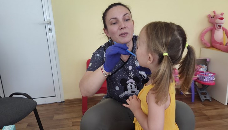 Общинската програма "Моите зъбки – здрави и бели" обхвана децата от яслите през лятото