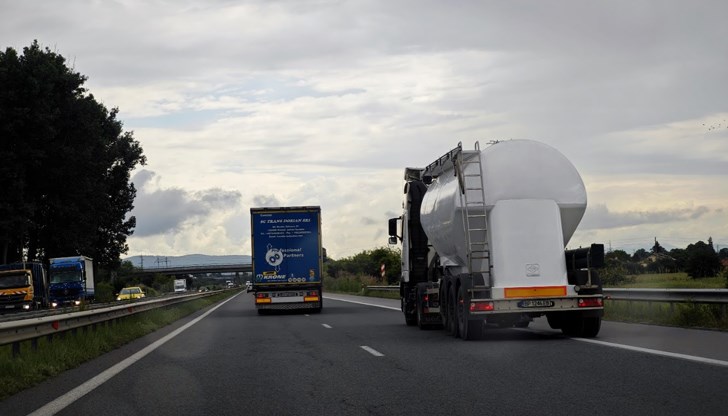 Спират камионите над 12 тона по магистралите за празника 6 септември