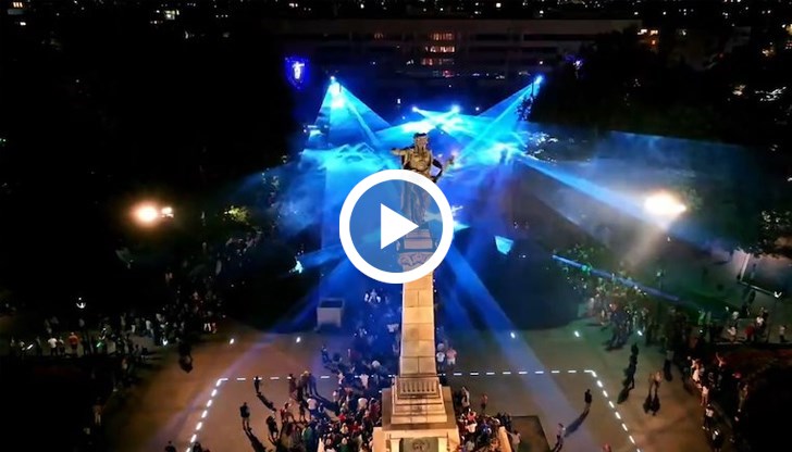 Михаела Филева и Deep Zone Project изпълниха хитовете си пред препълнен площад "Свобода"