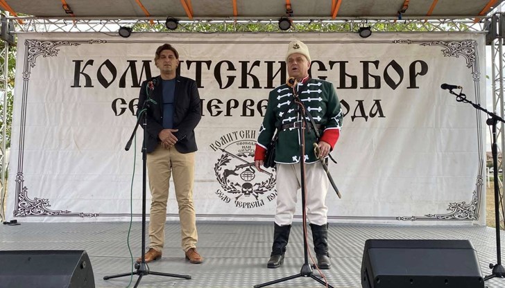 Богата програма с фолклорни изпълнения, исторически възстановки и традиционни ястия очаква гостите до полунощ