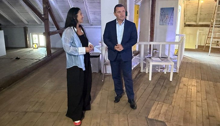 Експозицията „Какво се случва със сърцето" представя десет колекции на бижутера с международна кариера